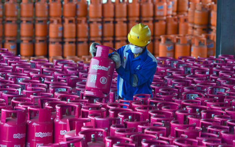 Pemerintah Tambah Subsidi, Harga LPG dan BBM Nggak Jadi Naik?
