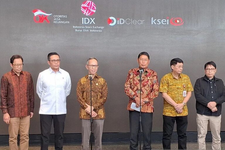 Buntut IHSG Anjlok, Begini Alasan Tiga Bos dan Satu Deputi OJK Mengundurkan Diri